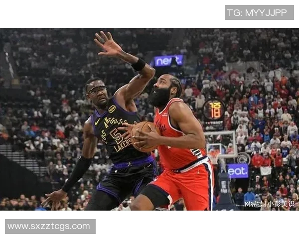 快船与湖人夏季赛精彩对决回顾球星表现与战术分析全景呈现 快船与湖人夏季赛精彩对决回顾球星表现与战术分析全景呈现