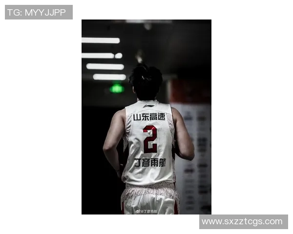 周鹏：从篮球场上的拼搏者到生活中的榜样，激励年轻一代追逐梦想